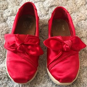 Toddler girls size 10 TOM’s slip on shoes